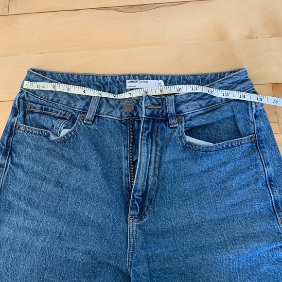 Garage medium wash high rise mom jean size 7 - Picture 4 of 6